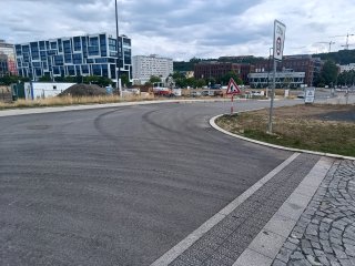 Xenolit na kamenném "přechodu"