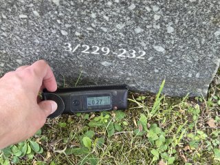 Žulové náhrobné kamene