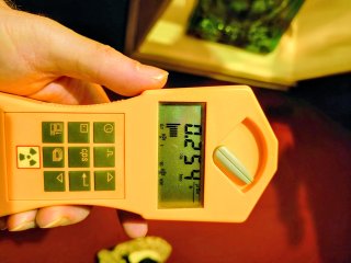 Zámek Zbiroh, komnata s madonou byla aktivní (až k 270 nSv/h) ve srovnání s klidným okolím.