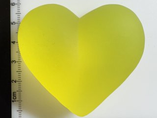 Uranové sklo - srdíčko (současná výroba)