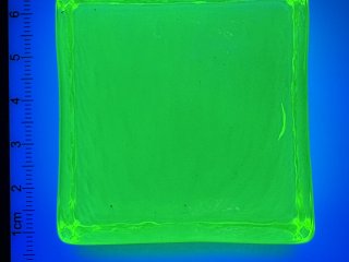 Uranové sklo - kostka (současná výroba)