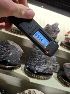 Sbírka minerálů - uraninit v NM