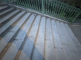 0.70 μSv/h ±4.3% {422s}