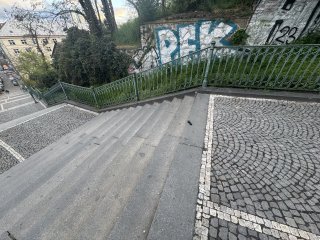 0.56 μSv/h ±3.9% {676s}