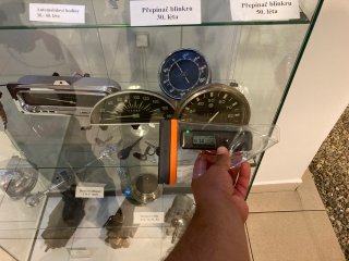 Otáčkoměry a tachometry