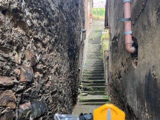 Ulička mezi baráky