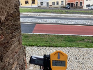 Ulička mezi baráky