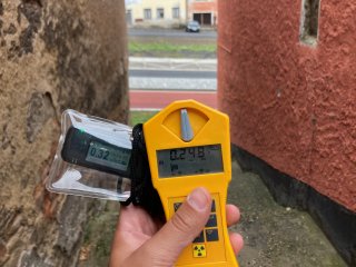 Ulička mezi baráky