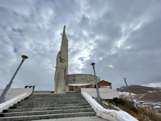 Зайсан толгой