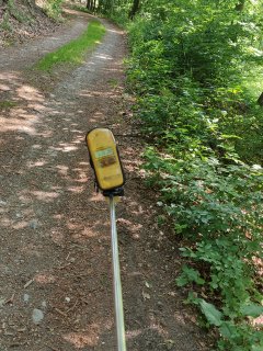 Cesta mezi štolami pod Komáří Hůrkou