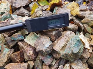 Muráň - násyp s malachitom a azuritom