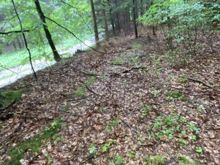 Pod bývalou štolou výsyp materiálu