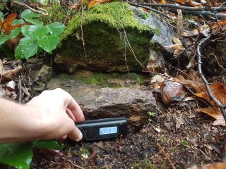 Hnilčík - veľká skala nad cestou