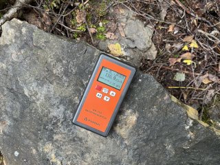 Kámen z jednoho dolu téměř ve městě