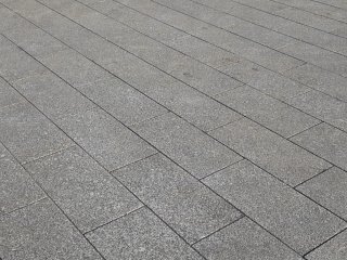 Moravské náměstí - malý hotspot na dlažbě v místě fontány