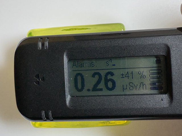 Uranové sklo - kostka (současná výroba)