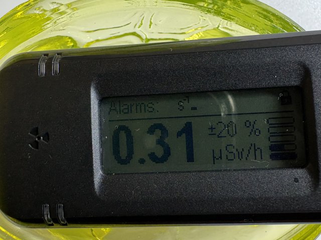 Uranové sklo - želva - dóza (současná výroba)