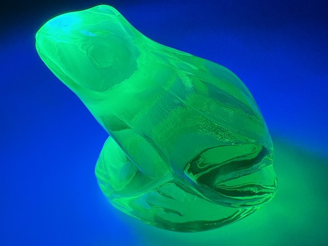 Uranové sklo - Žába - Zelená (současná výroba)