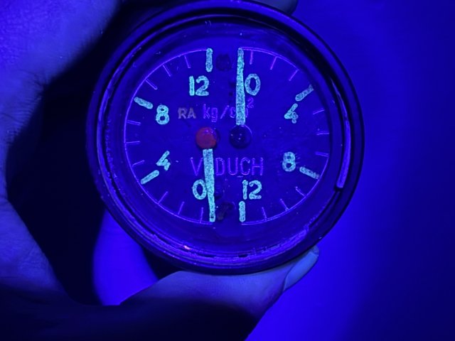 Letecký nanometr - Dvojitý ukazatel tlaku vzduchu