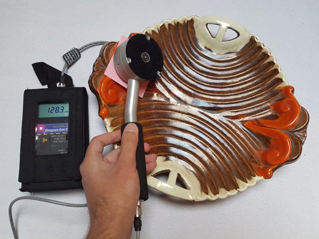 Keramická miska s uránovou glazúrou #1