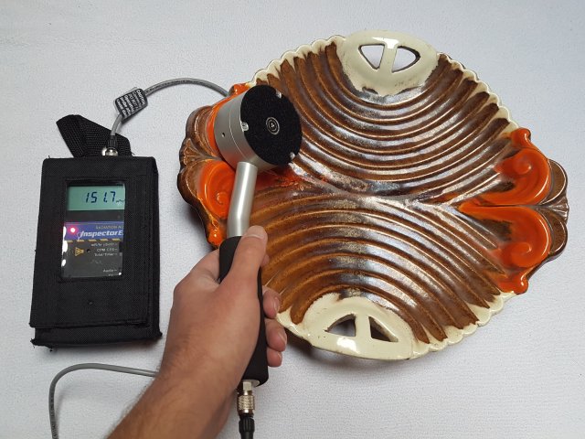 Keramická miska s uránovou glazúrou #1