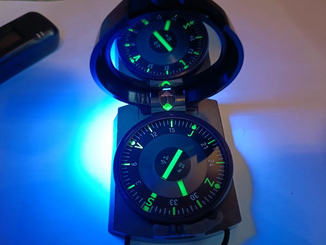 Kompas s Ra-226