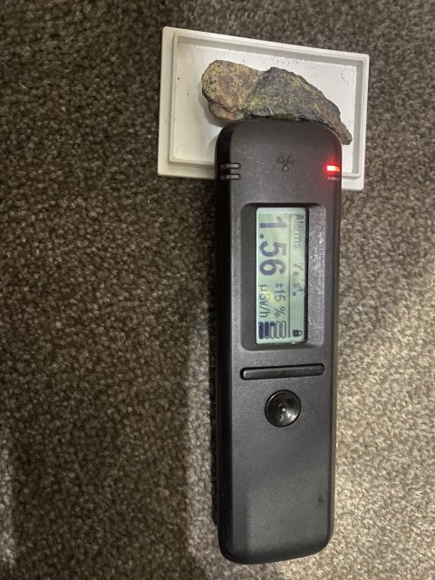 Malí kamínek uranu