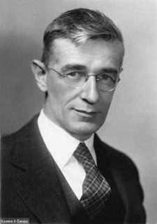  Vannevar Bush - Zdroj: https://ahf.nuclearmuseum.org/