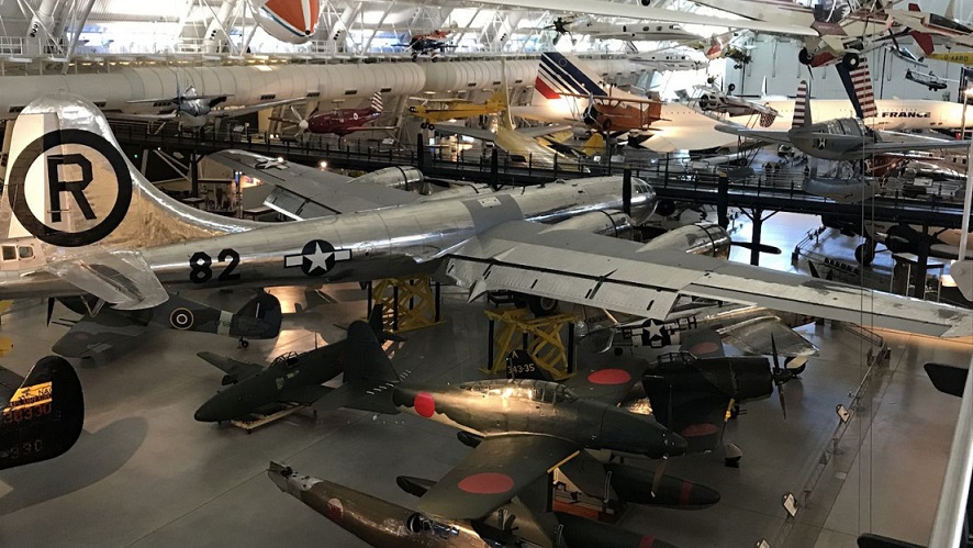  Bombardér B-29. Jde o autentický exemplář s názvem Enola Gay, který bombardoval Hirošimu. - Zdroj: https://media.cnn.com/